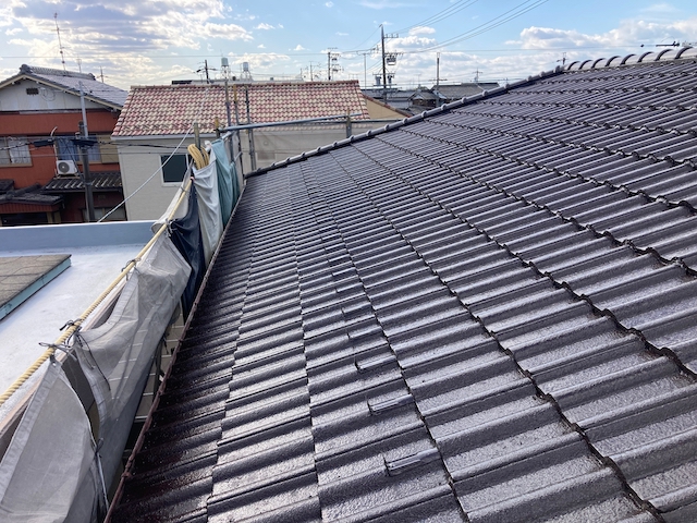 豊明市コンクリート瓦の屋根塗装工事。葺き替えか悩んだ末、塗装を行なったケース